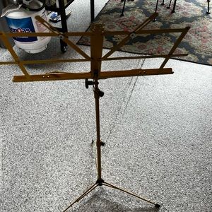 Foldable adjustable music sheet stand